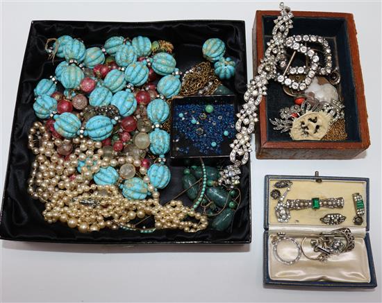 Quantity of costume jewellery